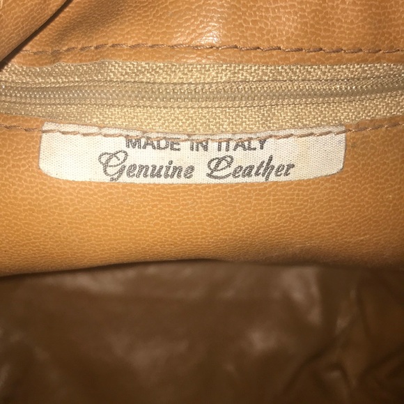 Gianni’s Vintage Italian Leather bucket bag 😘 - Picture 4 of 8
